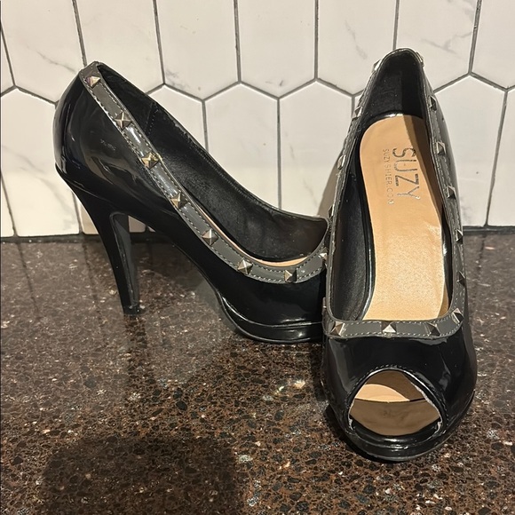 Suzy Shier Black Patent Studded Heels, size 7 - Picture 1 of 9